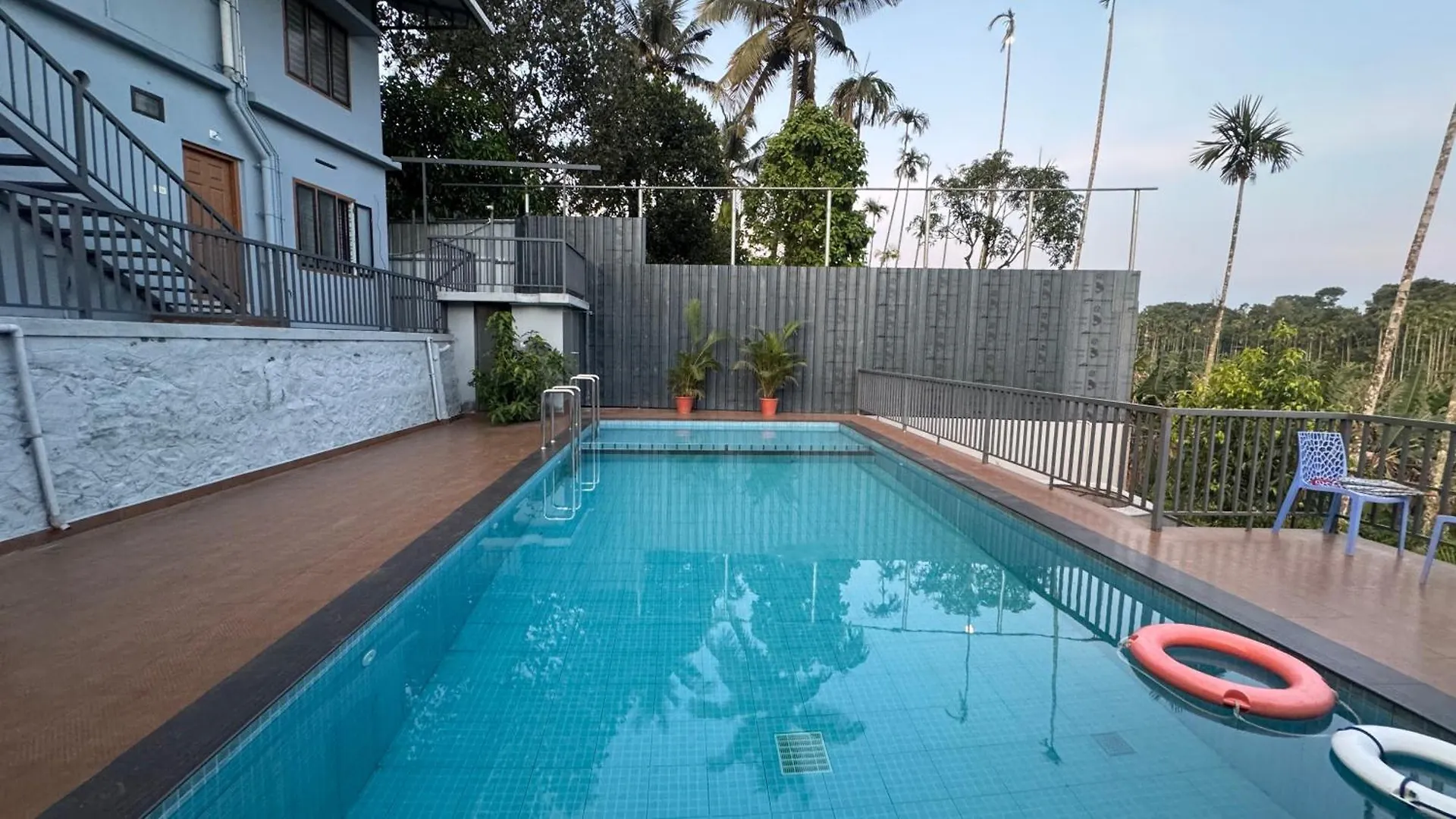 Beehive Villa Padinjarathara Bed & Breakfast