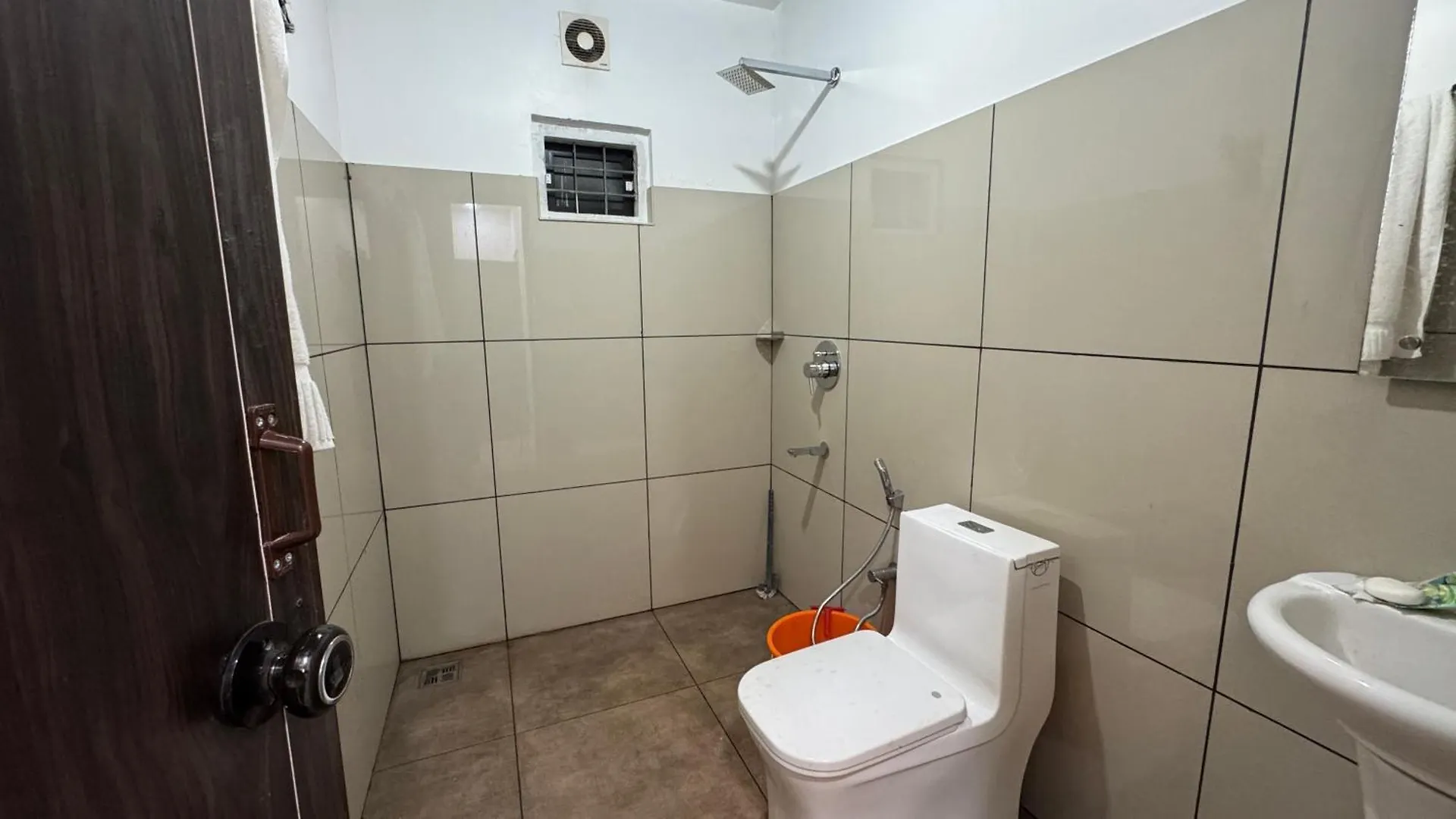 Beehive Villa Padinjarathara Bed & Breakfast